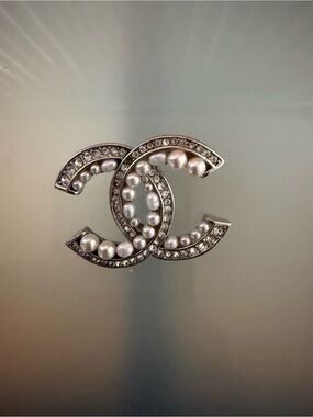CHANEL Silver-Tone CC Brooch with Pearls and Clear Crystals